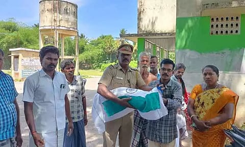 மின்சாரம் தாக்கி மயில் சாவு