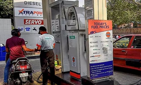 எந்தெந்த மாநிலங்களில் பெட்ரோல், டீசல் மீதான வாட் வரி குறைப்பு?
