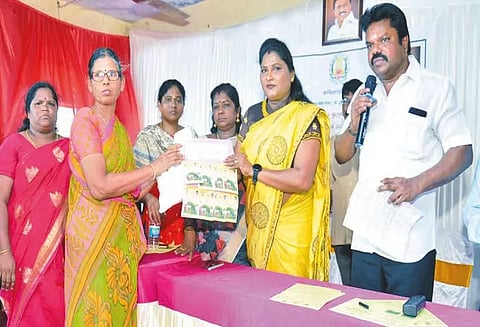 ஆதனூர் ஊராட்சியில் விவசாயிகளுக்கு நலத்திட்ட உதவிகள்