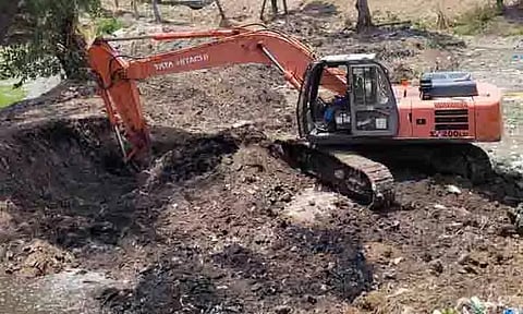 இருசு குட்டையை அழகுபடுத்தும் பணி தொடங்கியது