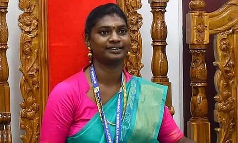 தாம்பரம் மாநகராட்சிக்கு போதுமான பணியாளர்களை நியமிக்க நகராட்சி நிர்வாக இயக்குனரிடம் கோரிக்கை மனு வழங்கிய மேயர்