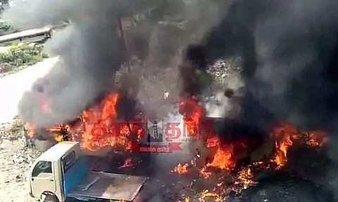 விபத்தில் சிக்கி பறிமுதல் செய்யப்பட்டவை : சாலையோரத்தில் வாகனங்கள் தீப்பிடித்து எரிந்ததால் பரபரப்பு