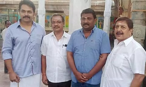 நடிகர் சிவக்குமார், கார்த்தி சாமி தரிசனம்