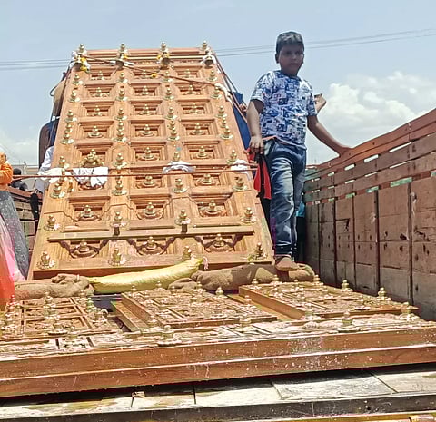 ராஜகோபுரத்திற்கு ரூ.35 லட்சத்தில் கதவு