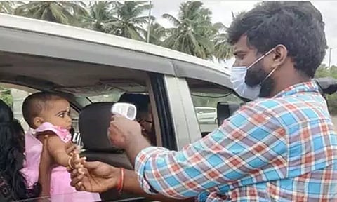 தக்காளி காய்ச்சல்: தமிழக- கேரள எல்லையில் கண்காணிப்பு பணி தீவிரம்