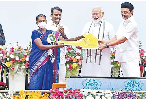 நெருக்கடியில் சிக்கி தவிக்கும் இலங்கைக்கு இந்தியா அனைத்து வகையிலும் உதவும் பிரதமர் பேச்சு