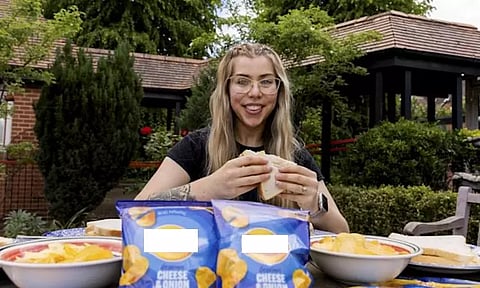 23 ஆண்டுகளாக சாண்ட்விச் மட்டுமே உணவாக சாப்பிட்டு வந்த இளம்பெண்