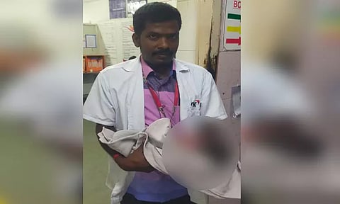 தனக்கு தானே பிரசவம் பார்த்த பெண் குழந்தையை முட்புதரில் தூக்கி எறிந்தார்