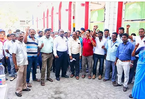 ரெயில்வே ஊழியர் சங்கத்தினர் ஆர்ப்பாட்டம்