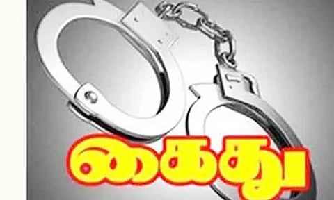 சாராயம் விற்ற பெண்கள் உள்பட 3 பேர் கைது