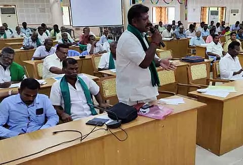 பாசன வசதிக்காக வாய்க்கால்களில் இருந்து முன்கூட்டியே தண்ணீர் திறக்க வேண்டும்