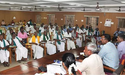 தூர்வாரும் பணியில் முறைகேடு இருந்தால் புகார் தெரிவிக்கலாம்