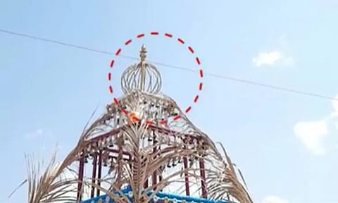 தெலுங்கானா: மின் கம்பியில் தேர் உரசி 3 பேர் உயிரிழப்பு