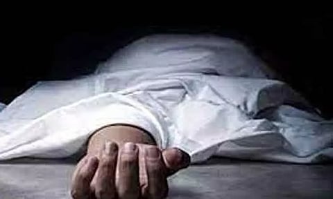 திருவாரூர் கிராம நிர்வாக அதிகாரி மனைவி தூக்குப்போட்டு தற்கொலை