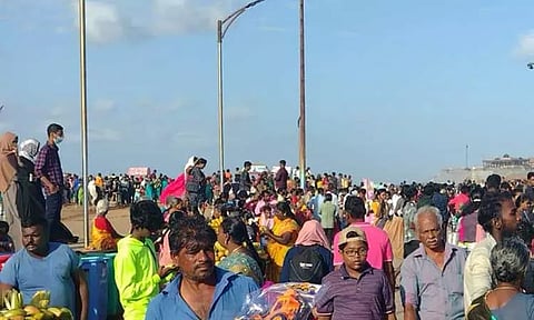 கன்னியாகுமரியில் குவிந்த சுற்றுலா பயணிகள்