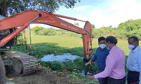 நெல்லையில் கால்வாய் தூர்வாரும் பணி-கலெக்டர் விஷ்ணு தொடங்கி வைத்தார்