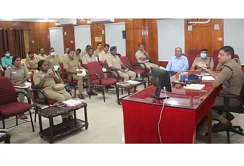 குற்ற சம்பவங்களை தடுப்பது குறித்து போலீஸ் அதிகாரிகளுக்கான கலந்தாய்வு கூட்டம்