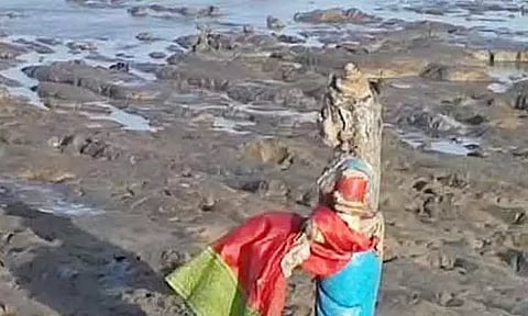 வேதாரண்யம் கடற்கரையில் கிடந்த அம்மன் சிலை