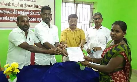 பிரதம மந்திரி வீடு கட்டும் திட்டத்தில் 16 பேருக்கு பணி நியமன ஆணை