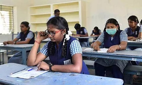 பிளஸ் 2 வேதியியல் பாடத்தில் 2 கேள்விகளுக்கு போனஸ் மதிப்பெண் - அரசு தேர்வுகள் இயக்ககம்