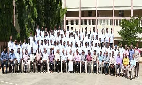 முன்னாள் மாணவர்கள் சந்திப்பு