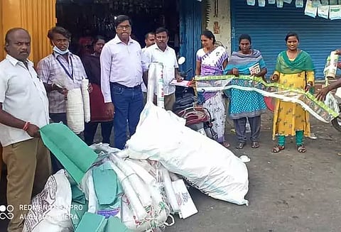 100 கிலோ பிளாஸ்டிக் பொருட்கள் பறிமுதல்