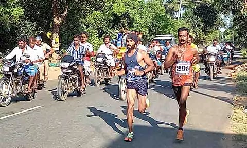 வடகாடு அருகே மினி மாரத்தான் ஓட்டம்