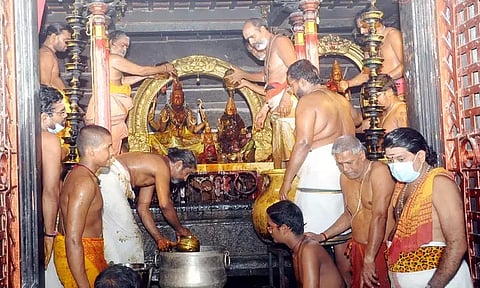 திருவண்ணாமலை: அருணாசலேஸ்வரர் கோவிலில் வைகாசி அமாவாசையை முன்னிட்டு சாமிக்கு மகா அபிஷேகம்