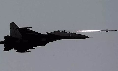 அஸ்திரா ஏவுகணைகள் வாங்க பாதுகாப்புத்துறை ஒப்பந்தம்