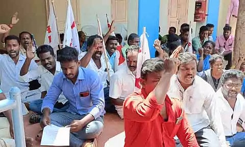 ஊராட்சி ஒன்றிய அலுவலகத்தை இந்திய ஜனநாயக வாலிபர் சங்கத்தினர் முற்றுகை