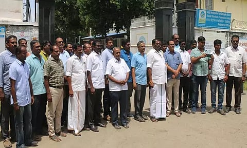 பெட்ரோல், டீசல் வினியோகஸ்தர்கள் போராட்டம்; கமிஷன் தொகையை உயர்த்த வலியுறுத்தல்