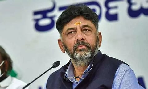 கர்நாடக காங். தலைவர் டி.கே.சிவக்குமாருக்கு, டெல்லி சிறப்பு கோர்ட்டு நோட்டீசு