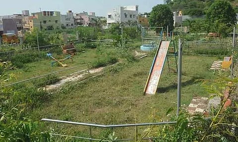 திருவண்ணாமலையில் ரூ.50 லட்சத்தில் அமைக்கப்பட்டு புதர் மண்டி கிடக்கும் சிறுவர் பூங்கா