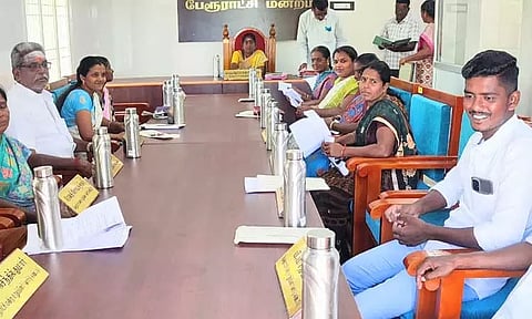 மீன், இறால் விற்பனை கூடம் அமைக்க வேண்டும்