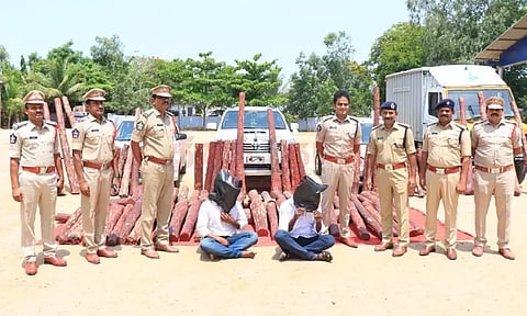 சித்தூர்: பல கோடி ரூபாய் மதிப்புள்ள செம்மரக்கட்டைகளை கடத்திய கடத்தல் மன்னன் கைது