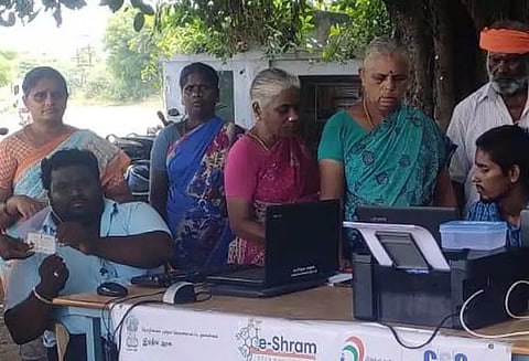 அமைப்புசாரா தொழிலாளர் பதிவு சிறப்பு முகாம்