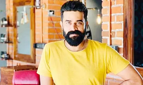 கற்பழிப்பு வழக்கு.. 39 நாட்களுக்கு பிறகு நாடு திரும்பிய நடிகர்