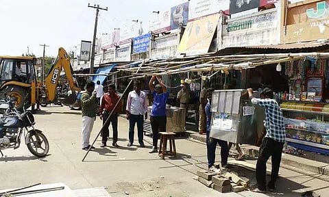 ஆக்கிரமிப்பு கடைகள் அகற்றம்