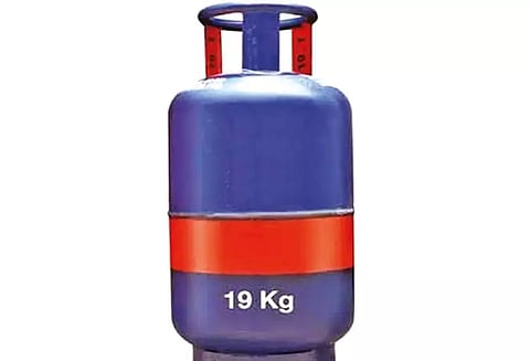 வணிக கியாஸ் சிலிண்டர் விலை ரூ.134 குறைப்பு