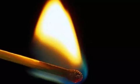 சென்னை தலைமைச்செயலகம் அருகே தீக்குளித்த முதியவரால் பரபரப்பு