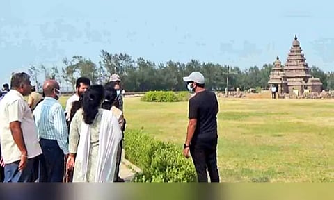 செஸ் ஒலிம்பியாட் போட்டியின் இறுதி நாளில் கலை நிகழ்ச்சிகள் - மாமல்லபுரம் கடற்கரை கோவில் வளாகத்தில் அதிகாரி ஆய்வு