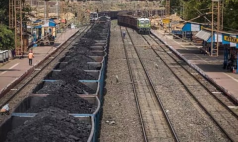 ரெயில்கள் மூலம் நிலக்கரி கொண்டு செல்வது அதிகரித்துள்ளதாக தகவல்