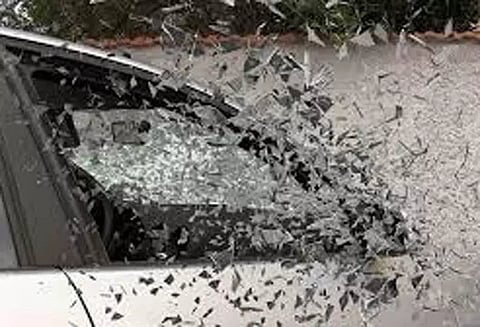 கார் கண்ணாடி உடைப்பு