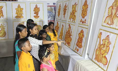 நெல்லையில் கின்னஸ் சாதனைக்காக 108 விநாயகர் ஓவியம் வரைந்த மாணவி