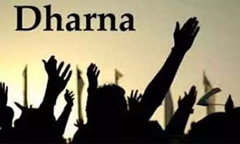 டாஸ்மாக் கடையை அகற்றக்கோரி பொதுமக்கள் தர்ணா