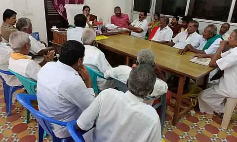 கும்பாபிஷேகம் நடத்துவதில் இருதரப்பினரிடையே கருத்து வேறுபாடு; சமரச பேச்சுவார்த்தை தோல்வியில் முடிந்தது