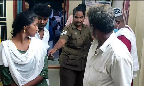 பாதுகாப்பு கேட்டு காதல் ஜோடி போலீஸ் நிலையத்தில் தஞ்சம்