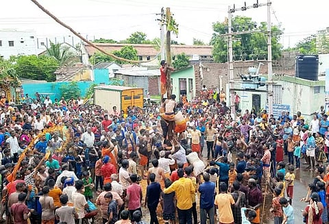 உறியடி உற்சவம் வழுக்கு மரம் ஏறும் நிகழ்ச்சி
