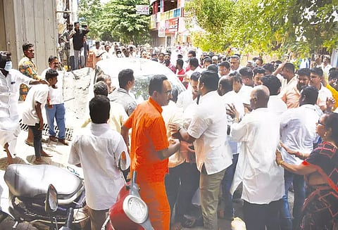 கட்சி தலைமையை மாற்றக்கோரி புதுவை காங்கிரஸ் அலுவலகத்தில் அதிருப்தியாளர்கள் ரகளை