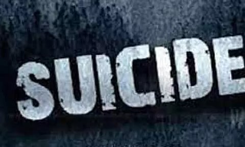 அடுக்குமாடி கட்டிடத்தில் இருந்து குதித்து கல்லூரி மாணவர் தற்கொலை- வசாயில் பரிதாபம்